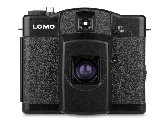 Lomography é molto fiera di presentare la nuova fotocamera Lomo LC-A 120!