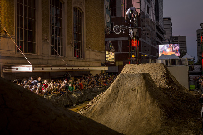 baldock_dew_tour_dirt_first_360_downwhip_to_whip_back