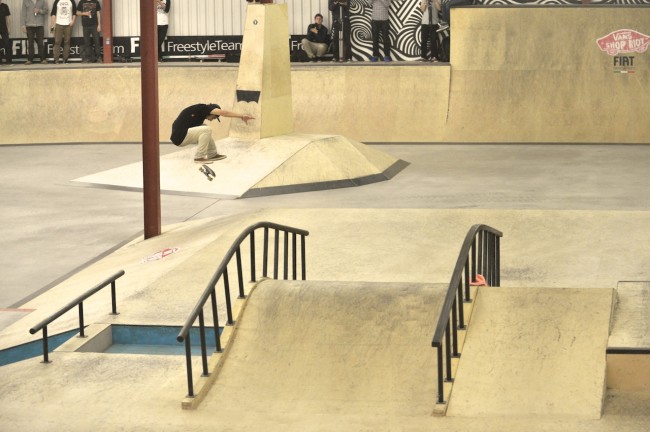 Burnside:holland:NollieBsHeelFlip