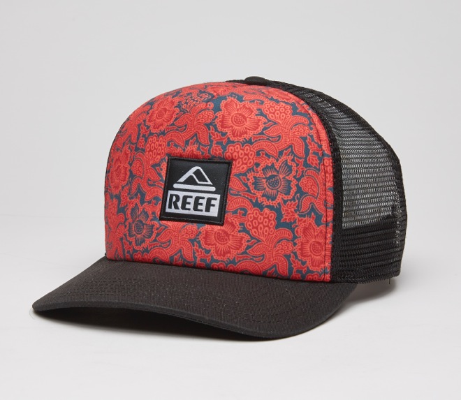 REEF PRESENTA LA COLLEZIONE ESTIVA DA UOMO CON STAMPE PAISLEY