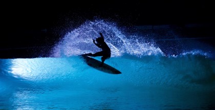 wavegarden-night-surfing-disco