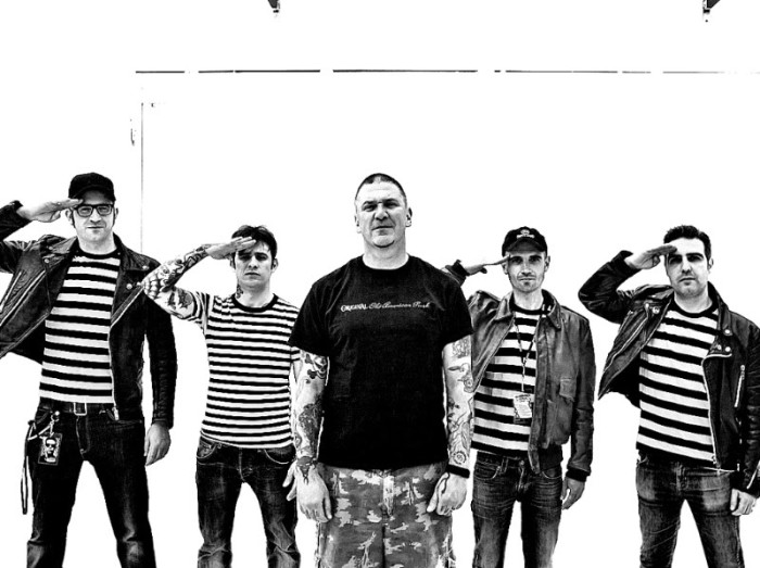 The Manges e CJ Ramone: uscirà il 30 novembre per Striped Records uno split tra la punk-rock band di La Spezia e il musicista newyorkese