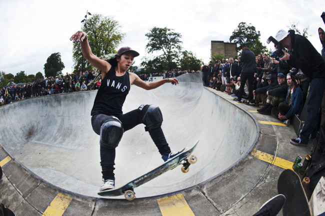 Lizzie Armanto, forntside grind through the corner at CPH Open