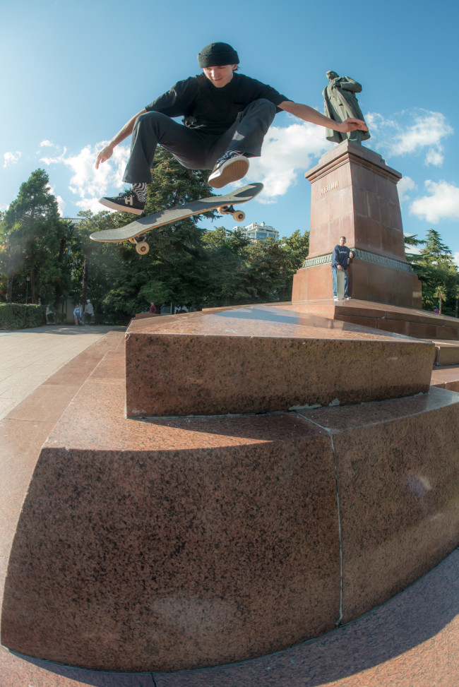 sasha_gro_kickflip_yalta_lapin