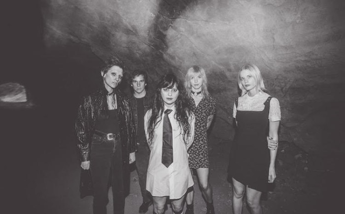 Death Valley Girls, ‘Darkness Rains’ – nuovo album per la garage rock californiana