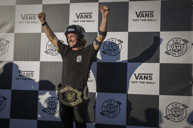 monster_energy_larry_edgar_2018_vans_bmx_pro_cup_champion_007