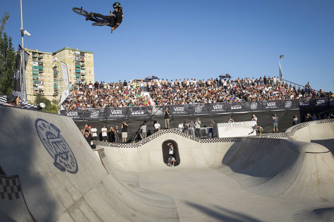 monster_energy_larry_edgar_2018_vans_bmx_pro_cup_champion_air