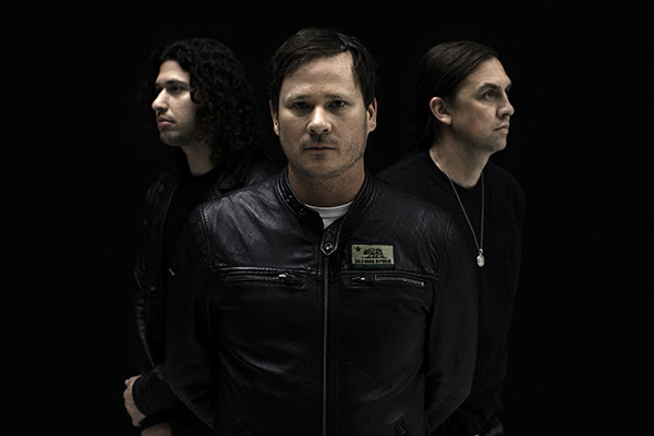 TOM DELONGE’S ANGELS & AIRWAVES – WATCH THE VIDEO FOR ‘KISS & TELL’