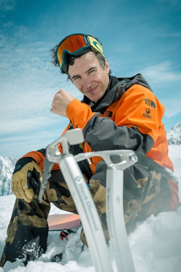 Jones Snowboards welcomes Victor De Le Rue to the International Team