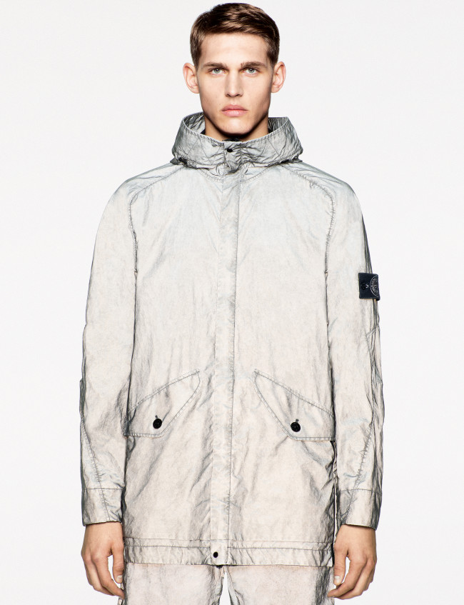 stone-island-plated-reflective-w-dust-colour-finish_42599_with-direct-light-rgb