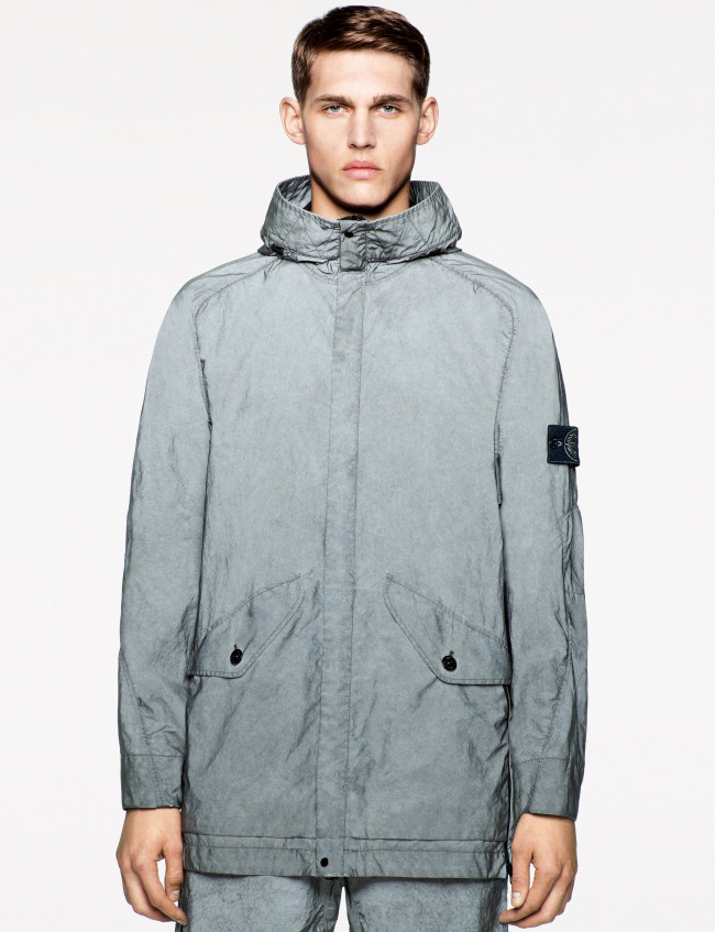 stone-island-plated-reflective-w-dust-colour-finish_42599_without-direct-light-rgb