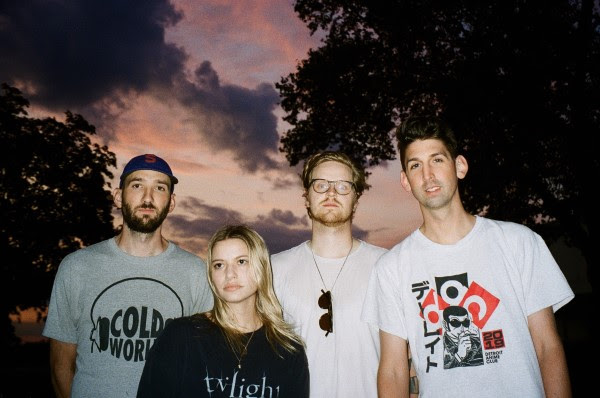 TIGERS JAW SIGN TO HOPELESS RECORDS ﻿AND RELEASE NEW SINGLE ‘WARN ME’