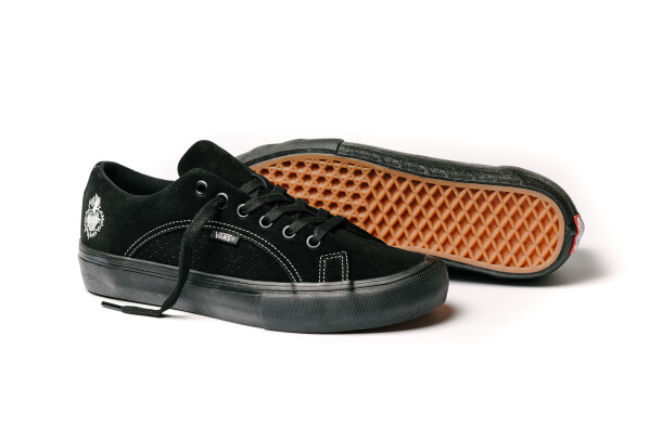 slam-vans_lampinpro_blkblk_anglepair_sam0203