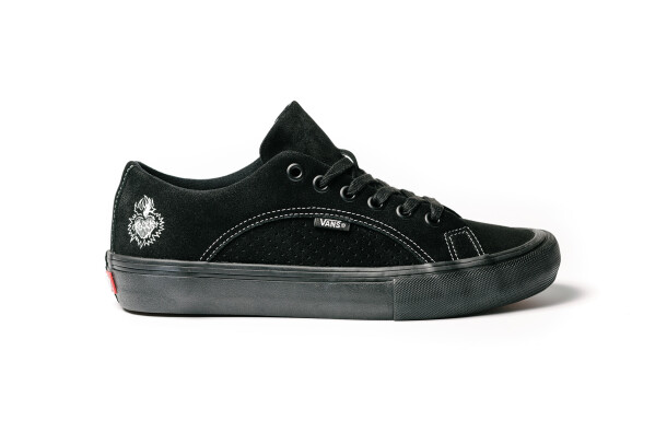 slam-vans_lampinpro_blkblk_side_sam0155