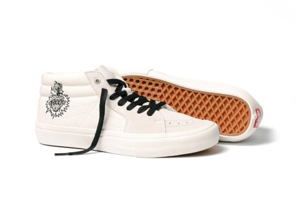 slam-vans_sk8-midpro_marshmallow_anglepair_sam0109