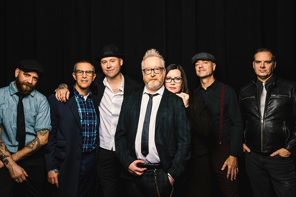 FLOGGING MOLLY ASCOLTA IL NUOVO SINGOLO ‘THESE TIMES HAVE GOT ME DRINKING’