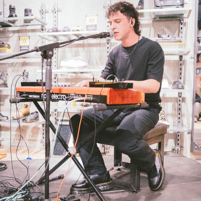 DR. MARTENS IN COLLABORAZIONE CON MI AMI PRESENTA ‘DARKAMORE’