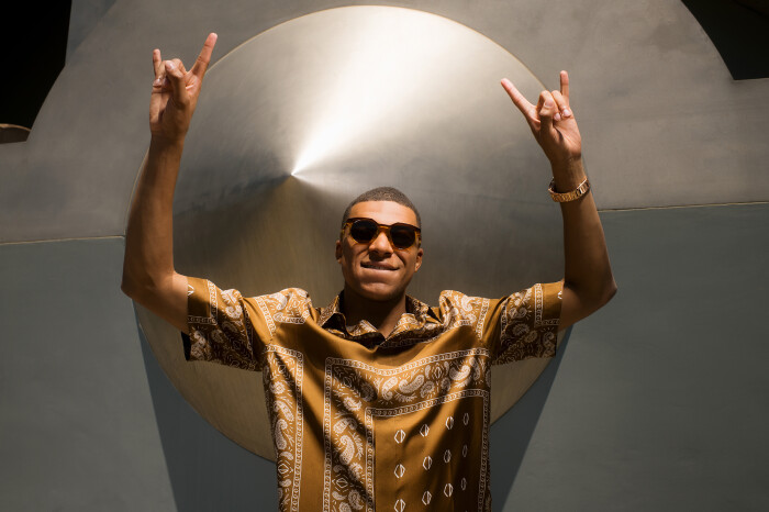 KYLIAN MBAPPÉ PER OAKLEY® – SIGNATURE 2023