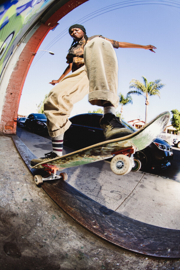 fa23_skate_zahbamid_beatricedomand_frontsidefive_o_losangelesca_acosta_02