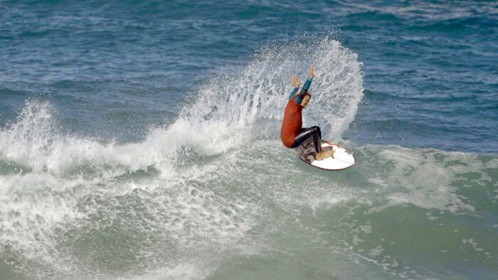 Onde baciate dal sole per la prima tappa del campionato italiano di surf