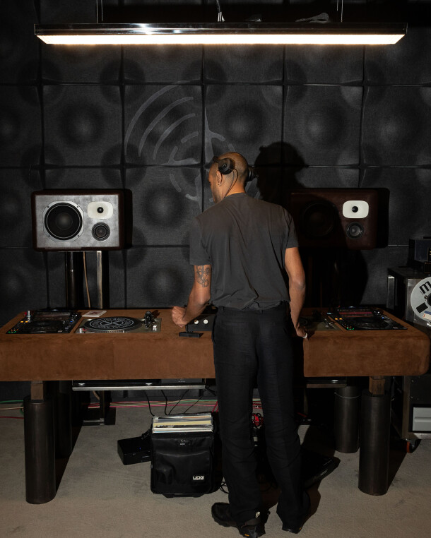 11-shivas-brown-by-friendly-pressure_stone-island-sound
